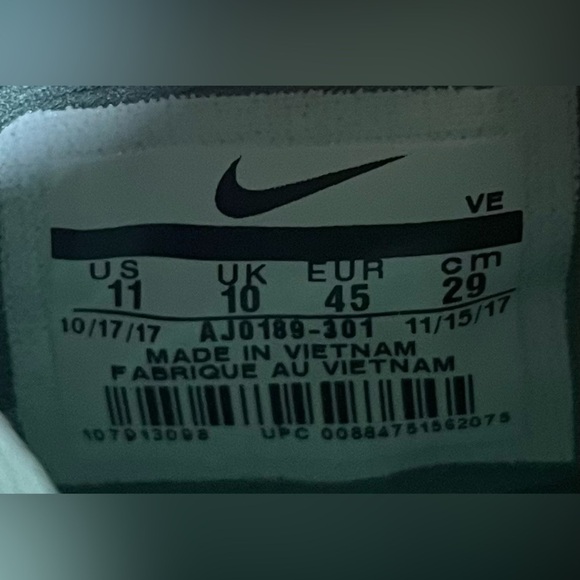 Nike Air Zoom Strike Mens Size 11 Running Shoes Sneakers Green AJ0189-301 - Picture 10 of 11